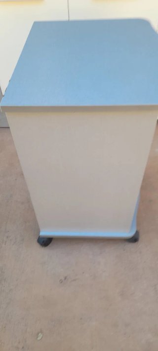 Mueble auxiliar con ruedas