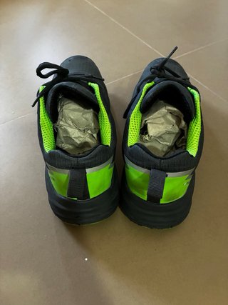 Zapatos de seguridad Sparco negros y verdes
