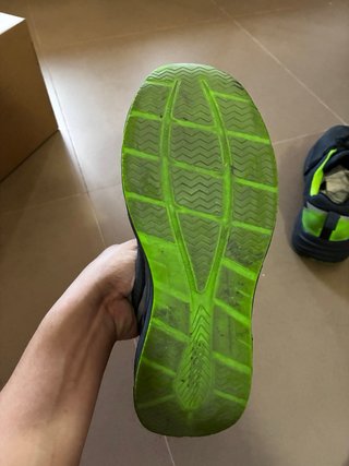 Zapatos de seguridad Sparco negros y verdes