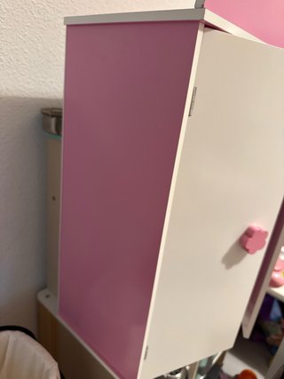 Armario de juguete rosa y blanco