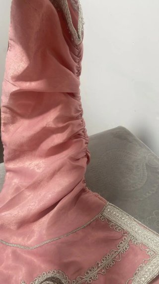 Kaftán Árabe Rosa con Bordados Plateados