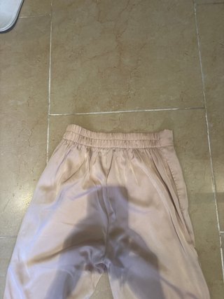 Pantalones rosas de satén