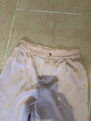 Pantalones rosas de satén