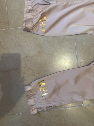 Pantalones rosas de satén