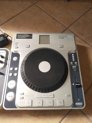 Conjunto Stanton CDJs y Mesa de Mezclas