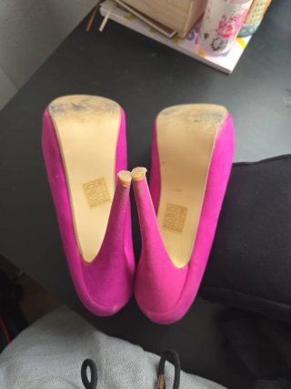 Zapatos de tacón rosa fuxia ,se an usado 2 veces.