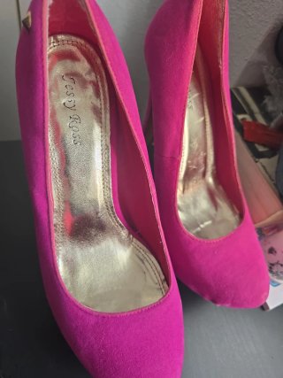 Zapatos de tacón rosa fuxia ,se an usado 2 veces.