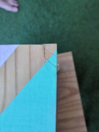 Cajón/estante de madera con ruedas