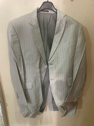 Traje de boda de novio gris