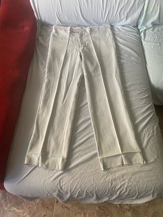 Traje de boda de novio gris