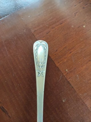 Cuchara antigua de postre de plata.