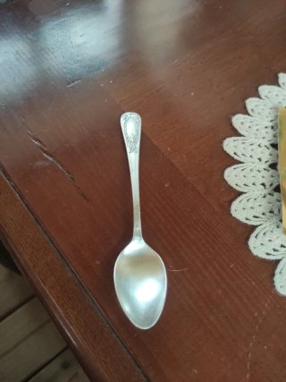 Cuchara antigua de postre de plata.