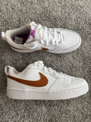 Zapatillas Nike Blancas y Marrones