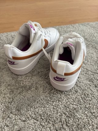Zapatillas Nike Blancas y Marrones