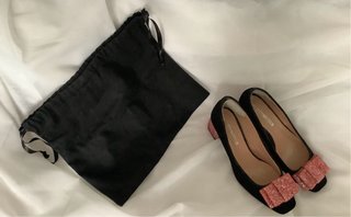 Zapatos de fiesta negros y rosas