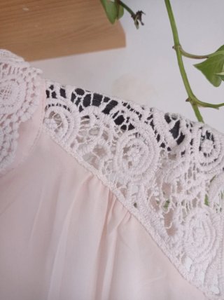Blusa camisa Stradivarius rosa con encaje L