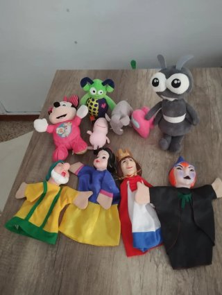 Lote de juguetes y peluches