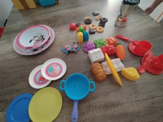 Lote de juguetes y peluches