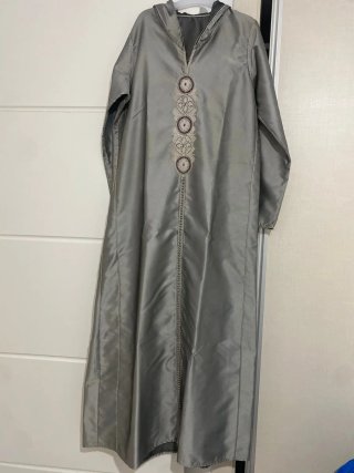 Vestido moruno gris