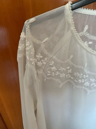 Blusa beige Mango bordada manga larga