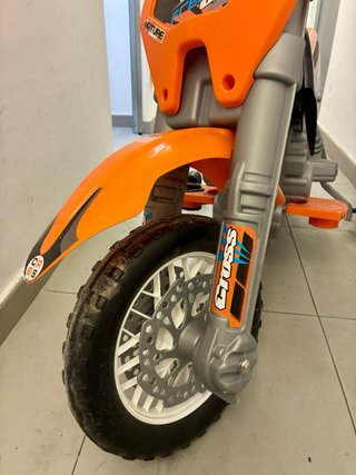 Moto infantil de batería Feber