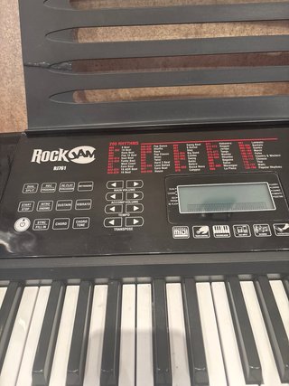Piano RockJam RJ761 con pedal y auriculares