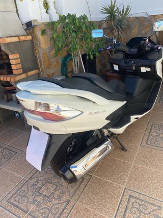 Suzuki Burgman 400 Blanca