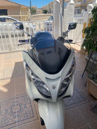Suzuki Burgman 400 Blanca
