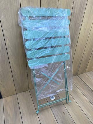 Mesa y sillas plegables de acero