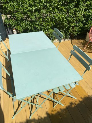Mesa y sillas plegables de acero