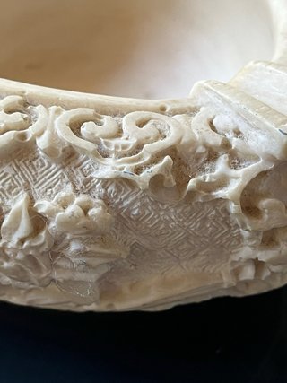 Posacenere intagliato in stile antico