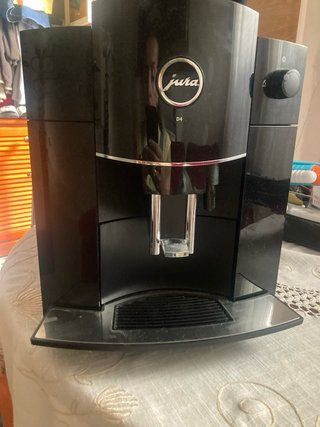 Cafetera Jura D4.Muy buena marca i estado.