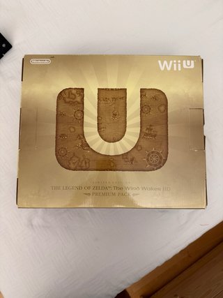 Nintendo Wii U Negra con Detalles Dorados