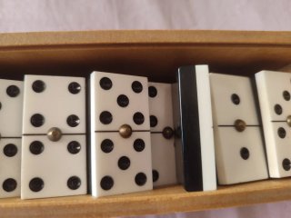 Dominó Chamelo Antiguo Caja plástico