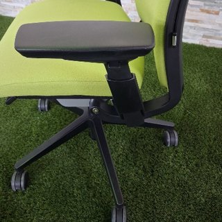 Silla de oficina Steelcase Think verde
