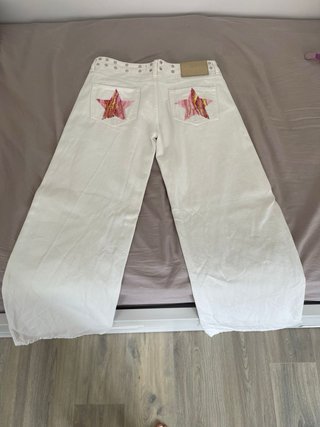 Pantalón blanco One Dilemma tachuelas