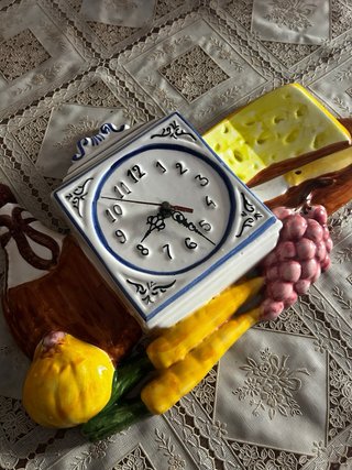 Reloj de cerámica decorativo