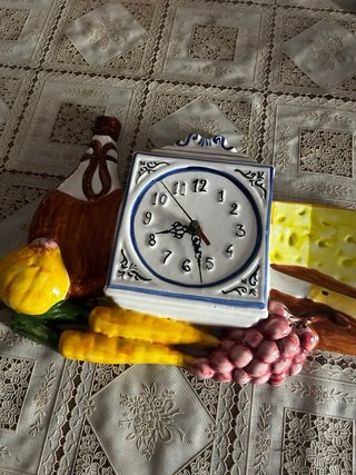 Reloj de cerámica decorativo
