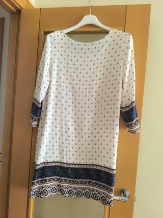 Vestido blanco con detalles verdes