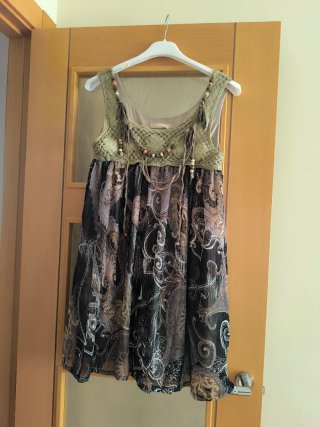 Vestido blanco con detalles verdes