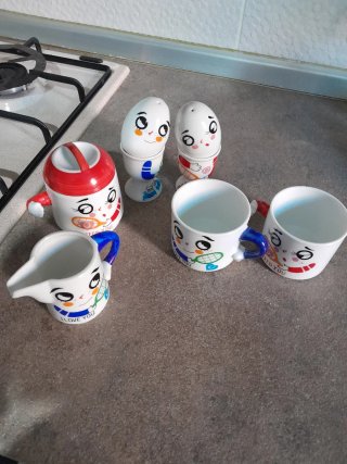 Servizio in ceramica, Colazione Uova Tazze