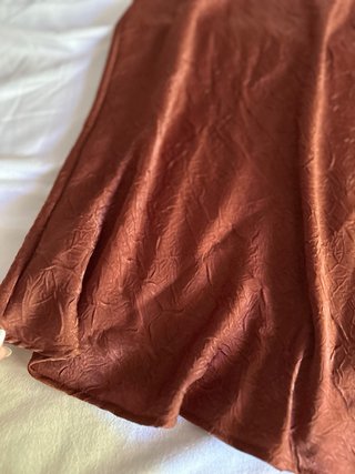 Falda midi Zara satén marrón Talla M