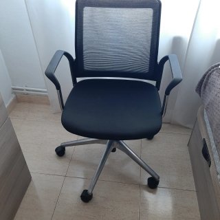 Silla de oficina ergonómica negra