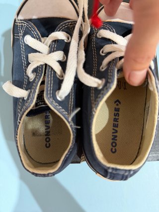 Converse niño/a talla 25 azul marino en buen estad