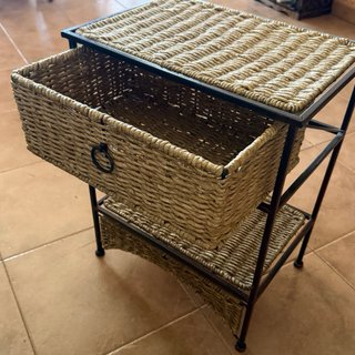 Mueble auxiliar forja y mimbre