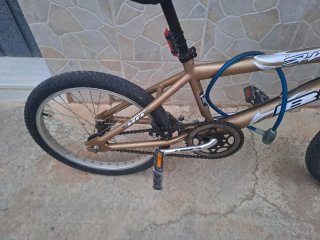 Bicicleta BMX color bronce
