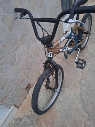 Bicicleta BMX color bronce