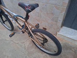 Bicicleta BMX color bronce