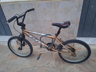 Bicicleta BMX color bronce