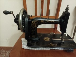 Máquina de coser antigua Nauman
